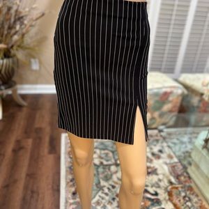 CUTSIE PIN STRIPED SKIRT IN GREAT CONDITION